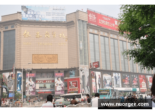 郑州最大的服装服装批发市场在哪？(谁知道郑州市中原珠宝城具体营业时间？)